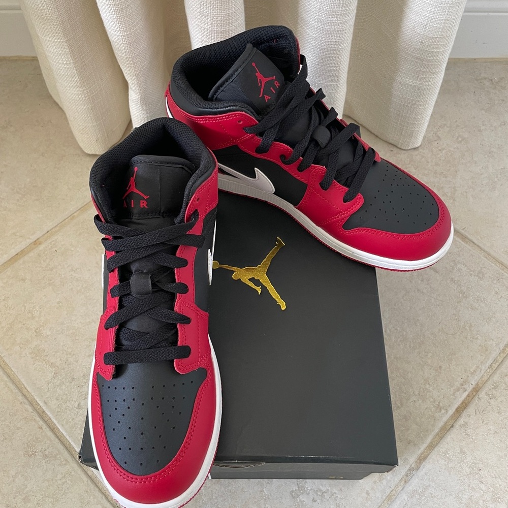 Air Jordan 1 Mid